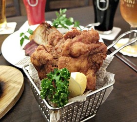 こがね鶏のスパイスチキンバスケット