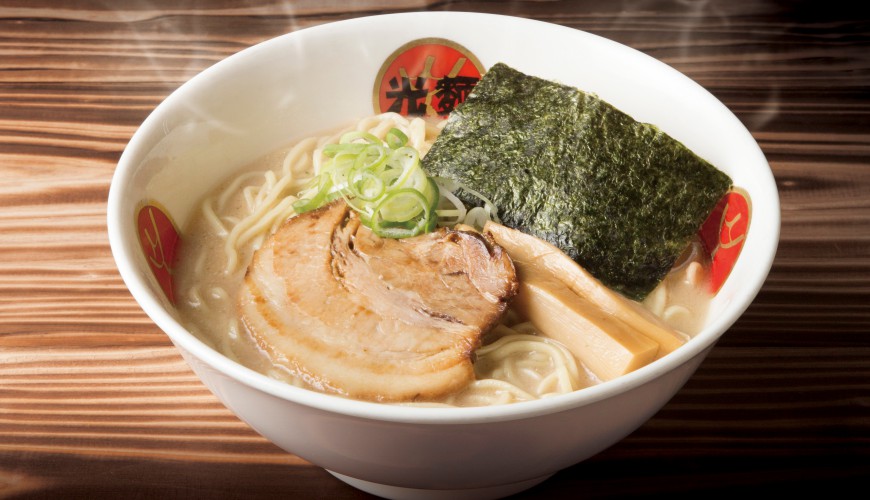 日本東京豚骨拉麵人氣店「光麵」:熬煮12小時的熟成湯底與麵條的雙重奏