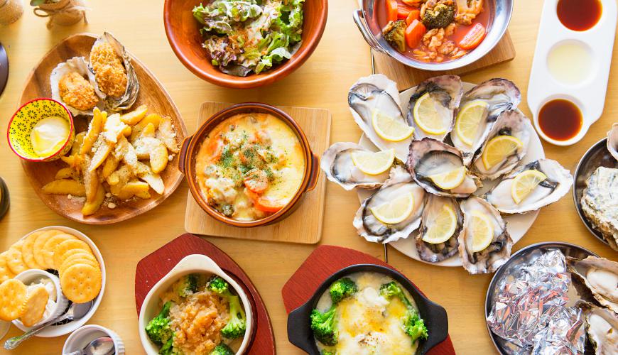 東京牡蠣料理吃到飽餐廳推薦:西新宿酒吧式餐廳「UMI BAL」
