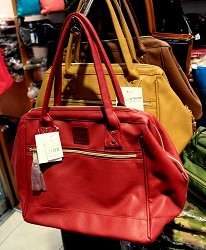 東京銀座買包推薦人氣行李箱、包包專賣店「Ginza Karen」的各種手提包
