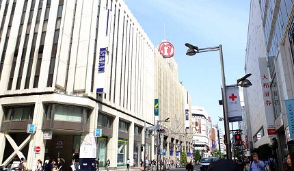  新宿是百货公司激战区，图为「伊势丹百货」