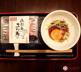 東京高田馬場燒肉激戰區的A5黑毛和牛絕品美味「吟まるJr.」的生拌牛肉「肉膾」(ユッケ)套餐