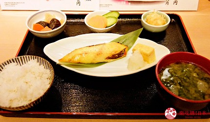 築地市場美食推薦「味の浜藤」的銀鱈魚西京燒御膳(銀だら西京焼御膳)附飯、湯品、小菜