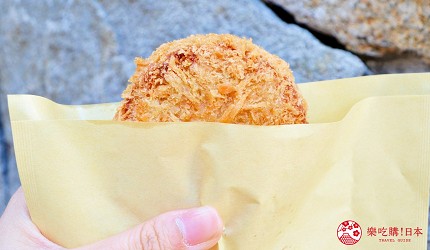 築地市場美食推薦「味の浜藤」的特大炸鮪魚肉餅(特大マグロメンチ)