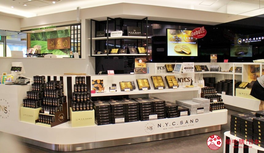 日本東京成田機場STAR SWEETS NARITA店內手信陳列架