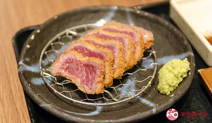 新宿必吃炸牛排专门店推荐「牛かつ あおな」的炸牛排铁板定食套餐(牛カツ&鉄板コンボ定食)套餐的炸牛排