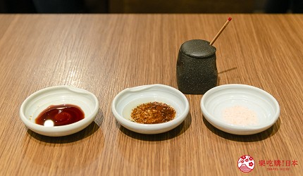 新宿必吃炸牛排专门店推荐「牛かつ あおな」的炸牛排铁板定食套餐(牛カツ&鉄板コンボ定食)套餐的四种调味料