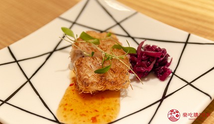 东京银座和牛铁板烧「しろや银座亭」的特选开胃菜(しろや特制前菜)的铁板乌鱼膘(ボラの白子)