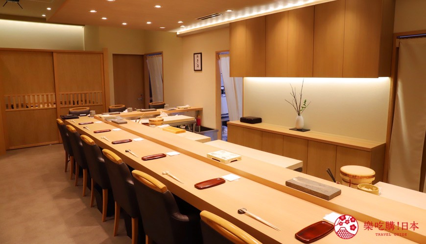 東京表參道必吃高級壽司「鮨青海」的店內座位一景