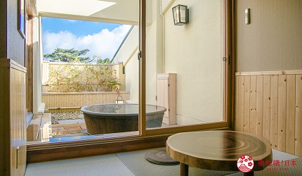 日本親子景點推薦推介箱根穿泳衣也能泡的合家歡溫泉水上樂園箱根小涌園 Yunessun的包廂溫泉可望到藍天