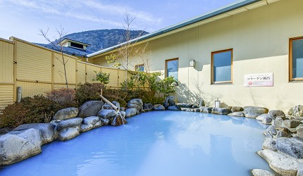 日本親子景點推薦推介箱根穿泳衣也能泡的合家歡溫泉水上樂園箱根小涌園 Yunessun的露天溫泉及建築物