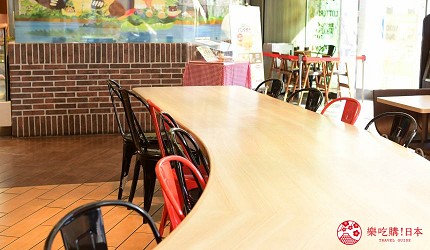 東京賞櫻親子遊必到上野L'UENO吃日本最有名的速食LOTTERIA的座位